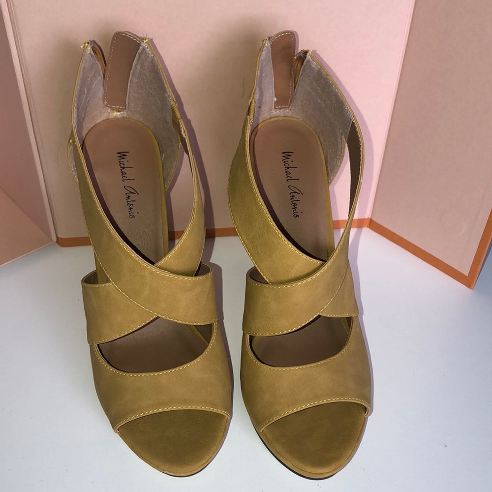 Shoes - Picture 2 of 5